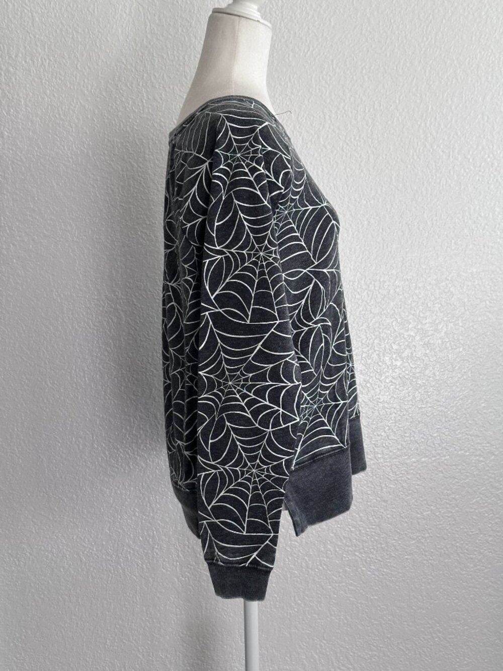 Grayson Threads Spider Web Sweatshirt Size Large Gray Graphic Halloween Cozy Pul - Picture 4 of 7